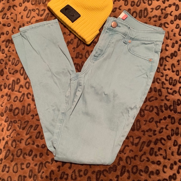 SOLD Cabi Tidal Curvy Skinny Jeans - Picture 5 of 9